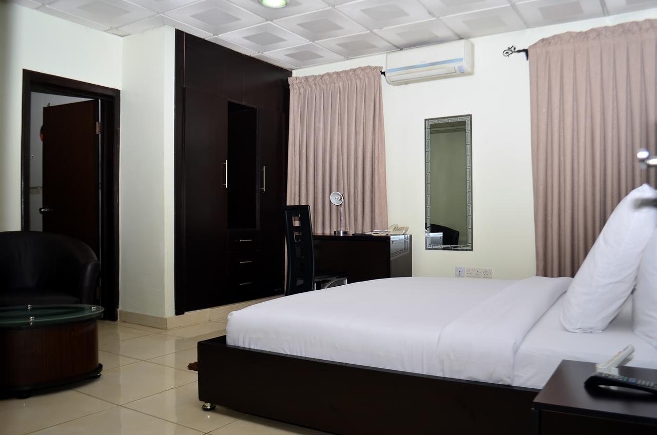 De Rigg Place - Alaka Estate, Surulere Lagos Exterior photo
