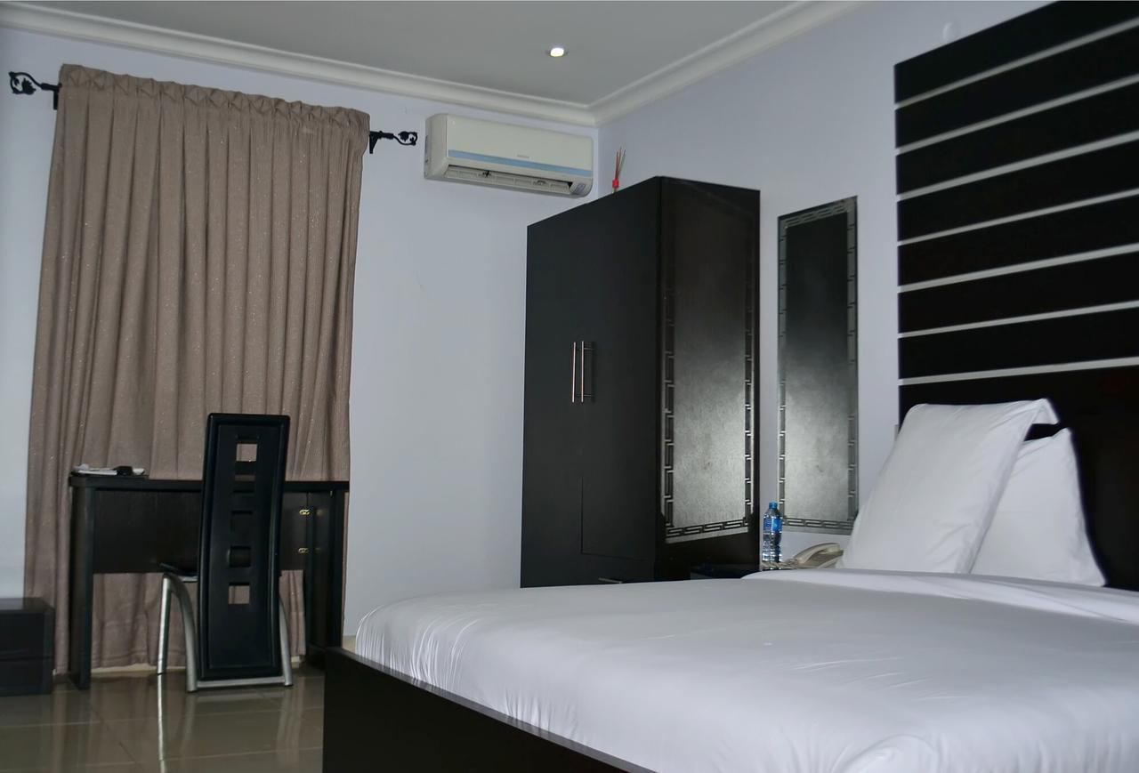 De Rigg Place - Alaka Estate, Surulere Lagos Exterior photo